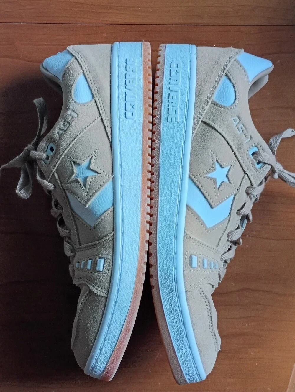 Converse excellent never worn